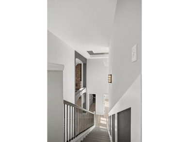 Excellent custom built home with year round lakefront water. 4 - photo 32