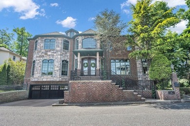 Welcome to this masterfully designed, full-brick custom estate - photo 2