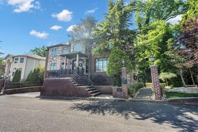 Welcome to this masterfully designed, full-brick custom estate - photo 4