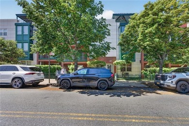 Enjoy the convenience and comfort of this spacious one-bedroom - photo 3