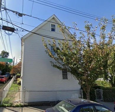 Welcome to this spacious 2-family home in Staten Island, sitting - photo 4