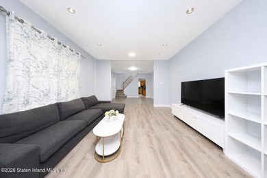 This is a beautiful one family house situated on a tree lane - photo 8