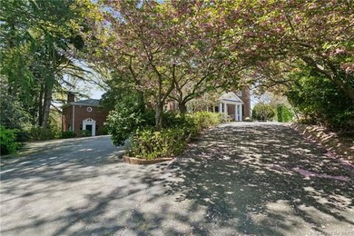 Welcome to Warwick Hall, a prominent James River estate on just - photo 6