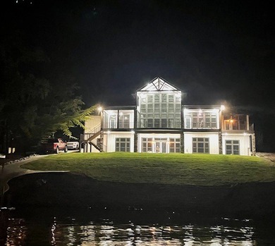 Luxury Lakefront Living on Lake Keowee Experience the pinnacle - photo 1