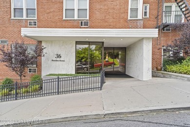 Impeccably renovated 1-bedroom co-op in the heart of St. George - photo 1