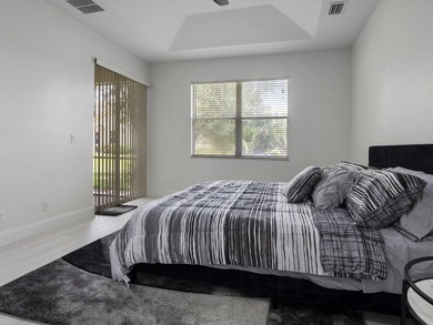 Completely remodeled 3-bedroom , 3-bathroom residence located in - photo 14