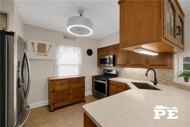 Welcome home to this beautifully maintained single-family - photo 10