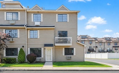 Welcome to this well-maintained 2-bedroom ground level condo - photo 1