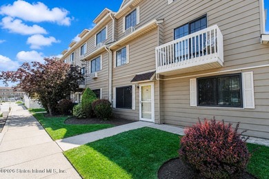 Welcome to this well-maintained 2-bedroom ground level condo - photo 2