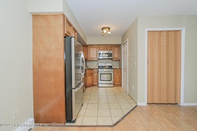 Welcome to this well-maintained 2-bedroom ground level condo - photo 8
