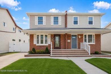Welcome to 72 Gold Avenue! This gorgeous 18ft-wide, 3-bedroom - photo 2