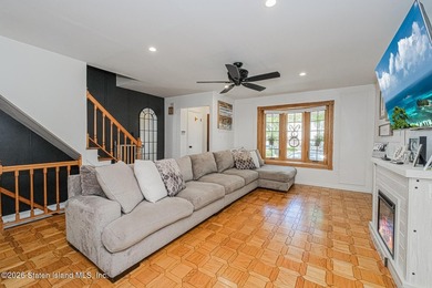 Welcome to 72 Gold Avenue! This gorgeous 18ft-wide, 3-bedroom - photo 4