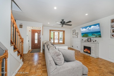 Welcome to 72 Gold Avenue! This gorgeous 18ft-wide, 3-bedroom - photo 5