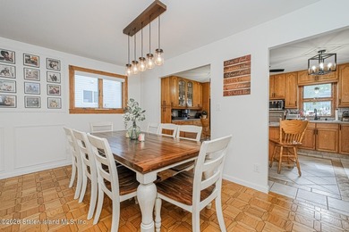 Welcome to 72 Gold Avenue! This gorgeous 18ft-wide, 3-bedroom - photo 9