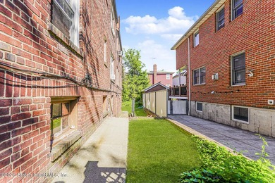 LOCATION LOCATION LOCATION!! SEND ALL CASH BUYERS TO THIS 900 sq - photo 3