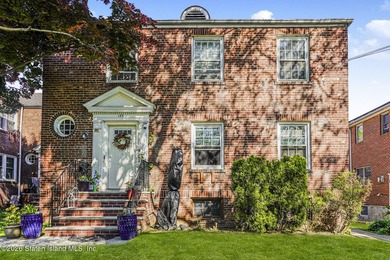 LOCATION LOCATION LOCATION!! SEND ALL CASH BUYERS TO THIS 900 sq - photo 9