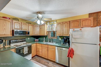 Welcome to this beautiful home in The Hideout, offering - photo 14