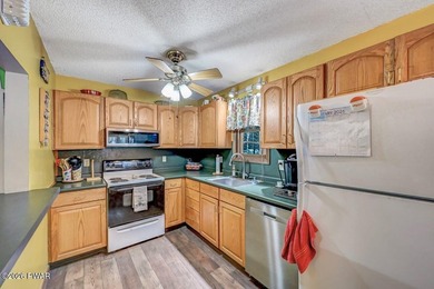 Welcome to this beautiful home in The Hideout, offering - photo 15