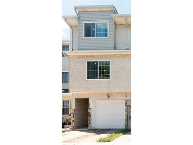Welcome to this beautifully maintained single-family attached - photo 1