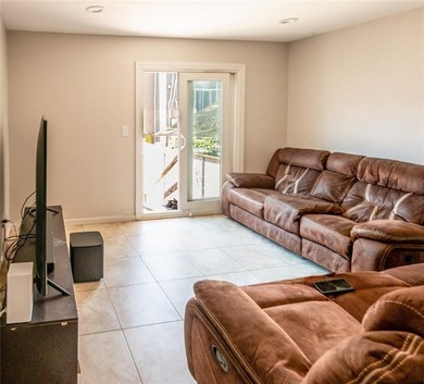 Welcome to this beautifully maintained single-family attached - photo 5