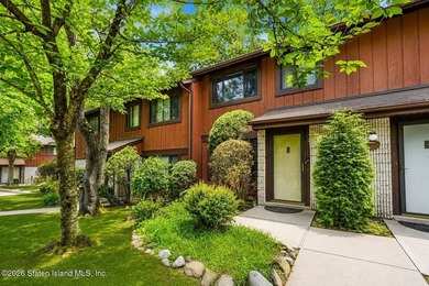 Welcome to 76 Belmar Drive West, located in the highly desirable - photo 2