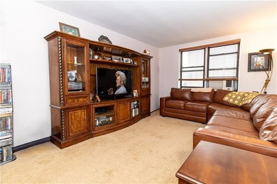 Spacious 1-bedroom co-op in the heart of Midwood, just minutes - photo 3