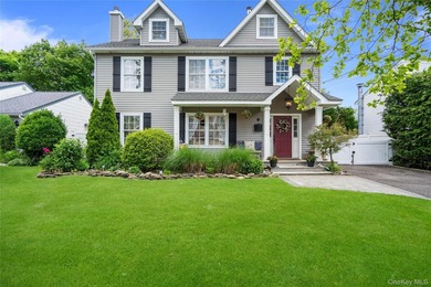 Welcome to this beautiful Colonial located in the heart of - photo 1