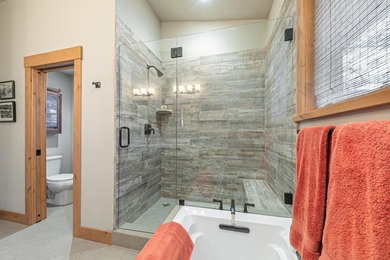 A beautiful 3-bedroom Mountain Lodge is now available at - photo 16