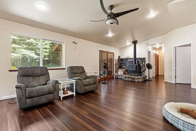 2,049 SQ FT HOME WITH A 3-STORY 3,242 SQ FT SHOP SPACE ON 1.46 - photo 17