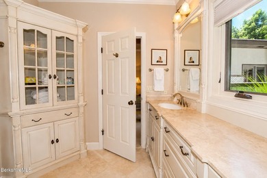 Experience refined Berkshire living at Coldbrooke East, where - photo 25