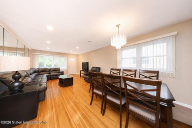 Well-maintained single-family home offering 3 bedrooms and 2 - photo 4