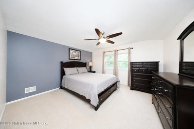 Well-maintained single-family home offering 3 bedrooms and 2 - photo 9