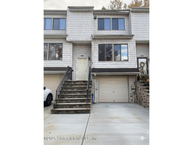 his 4 Bedroom 4 bathoom extra large townhome is priced to sell! - photo 1