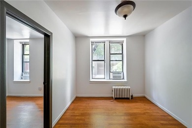 Yes, you can have it all in this Williamsburg Co-Op classic. A - photo 3
