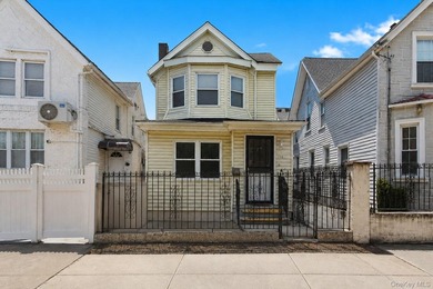 Single-family townhouse nestled on a beautiful tree-lined street - photo 1