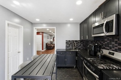 Single-family townhouse nestled on a beautiful tree-lined street - photo 4