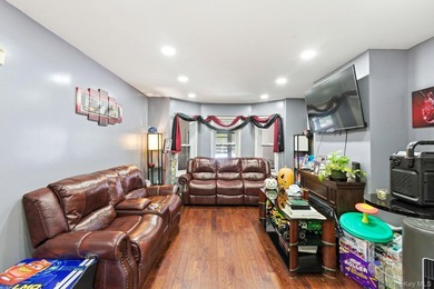 Single-family townhouse nestled on a beautiful tree-lined street - photo 5