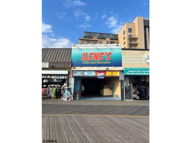 RARE LISTING, LARGE 1500 SQ. FT RETAIL AREA ++. STORAGE IN - photo 1