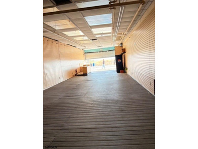 RARE LISTING, LARGE 1500 SQ. FT RETAIL AREA ++. STORAGE IN - photo 2