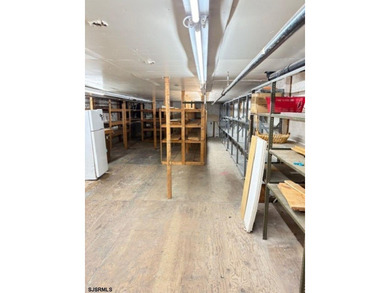 RARE LISTING, LARGE 1500 SQ. FT RETAIL AREA ++. STORAGE IN - photo 3