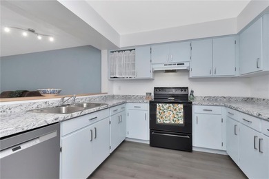 Welcome to Stone's Throw, a centrally located and well-kept - photo 4