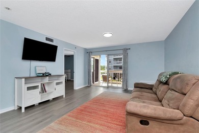 Welcome to Stone's Throw, a centrally located and well-kept - photo 7