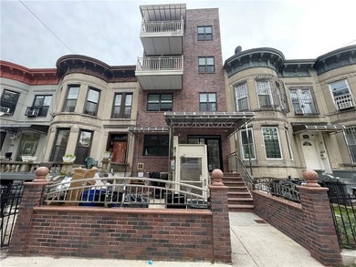 Discover the potential of this solid 6-family brick building - photo 1