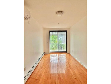 Discover the potential of this solid 6-family brick building - photo 5
