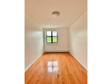 Discover the potential of this solid 6-family brick building - photo 6