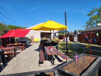 Offered for sale: ''Ellie's 12 Tables,'' an owner-operated diner - photo 27