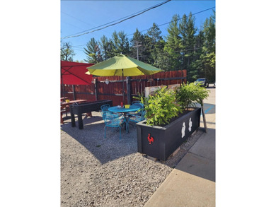 Offered for sale: ''Ellie's 12 Tables,'' an owner-operated diner - photo 29