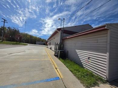 Offered for sale: ''Ellie's 12 Tables,'' an owner-operated diner - photo 33