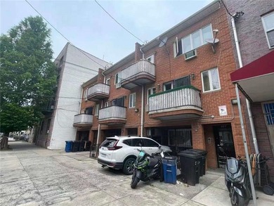 Exceptional investment opportunity in the heart of Sunset Park! - photo 1