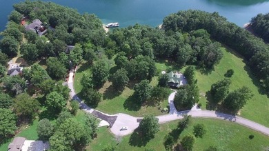 Beautiful lake front building lot located in Hickory Point - photo 8